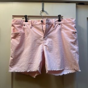 Carve Designs 6” Oahu corduroy shorts.